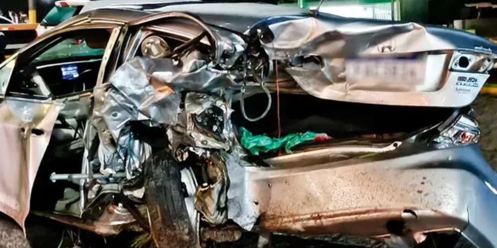 A mulher e a criança, que estavam no Honda Civic, ficaram feridos levemente