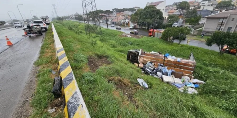 Acidente aconteceu na manhã desta terça-feira (14)