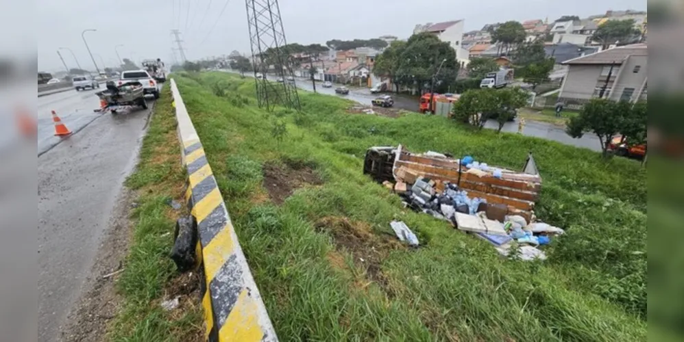 Acidente aconteceu na manhã desta terça-feira (14)