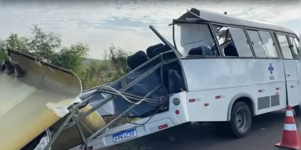 O acidente ocorreu por volta das 5h30, no km 93 da rodovia SP-191, que é de pista simples