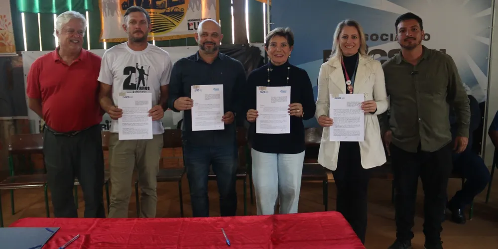 A fabricação de artefatos de concreto, pelos próprios moradores, possibilitará a construção de casas.