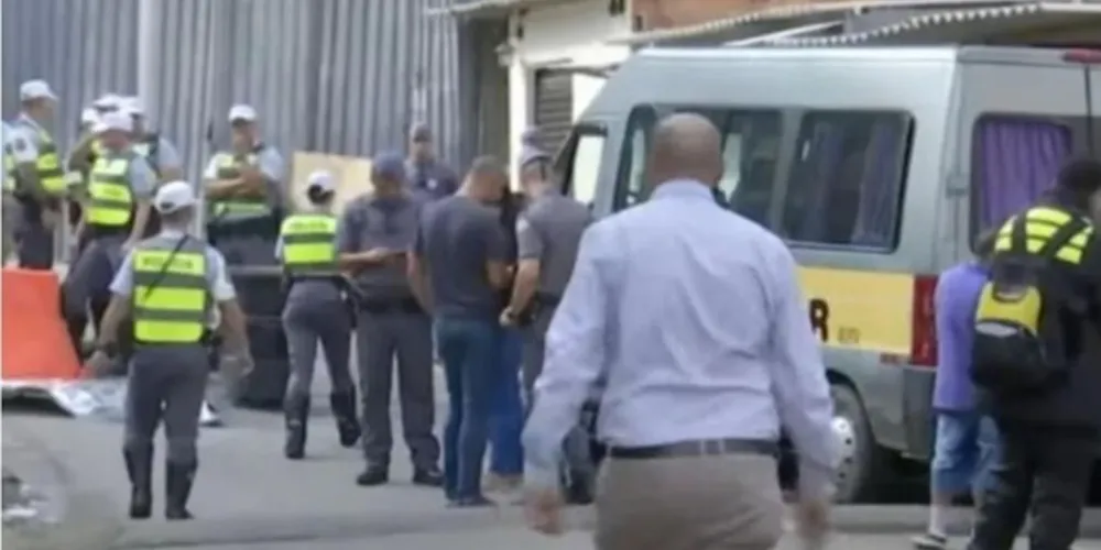 O acidente ocorreu na rua César Vallejo por volta do meio-dia, quando chovia na região