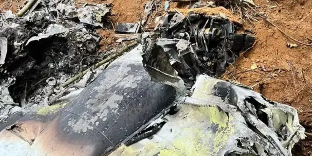 Destroços do avião encontrado na madrugada desta terça (4)