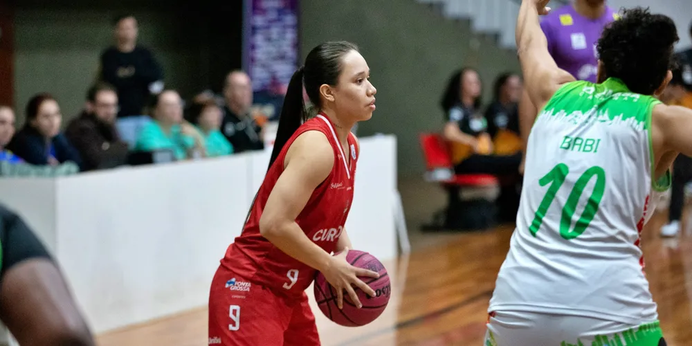 A armadora Manuela Ríos foi a cestinha da partida, com 22 pontos