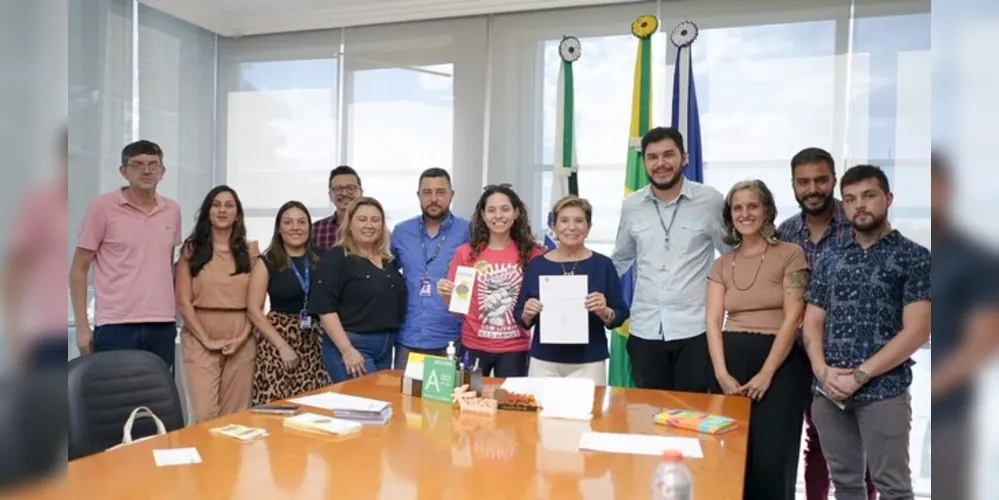 Prefeita Elizabeth recebeu a deputada Ana Júlia no gabinete do Executivo