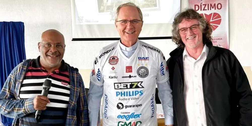 A entrega foi feita nesta sexta-feira (21), pelo padre Claudemir Nascimento Leal, pároco da Paróquia Nossa Senhora do Perpétuo Socorro