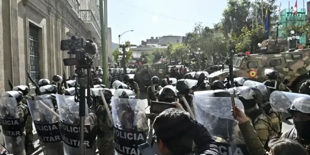 Mobilização militar começou por volta das 14h30, no horário local