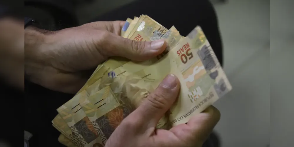 A nova regra de correção fez o governo elevar a previsão para o salário mínimo no próximo ano