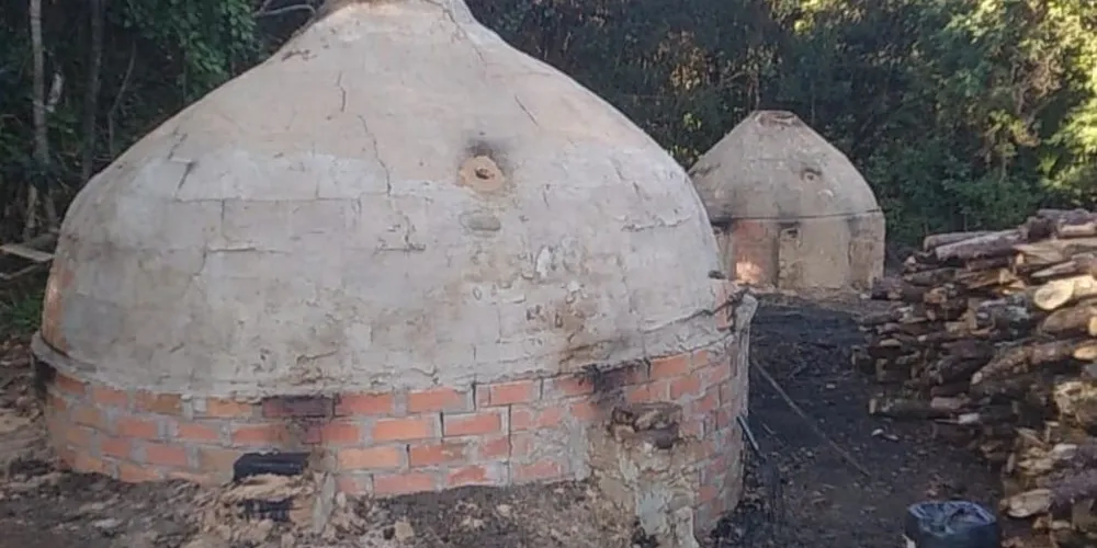 Polícia Ambiental localiza fornos para produção de carvão sem licença ambiental