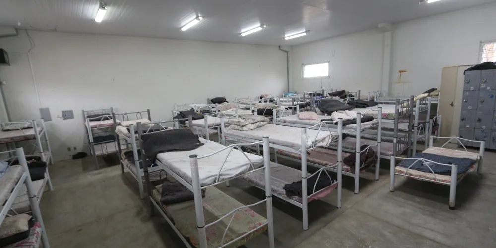 O Serviço de Acolhimento no Albergue Noturno Maria Isabel Wosgrau atende 60 a 70 pessoas por noite