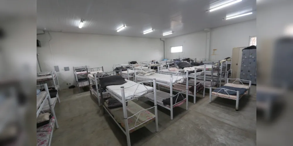 O Serviço de Acolhimento no Albergue Noturno Maria Isabel Wosgrau atende 60 a 70 pessoas por noite