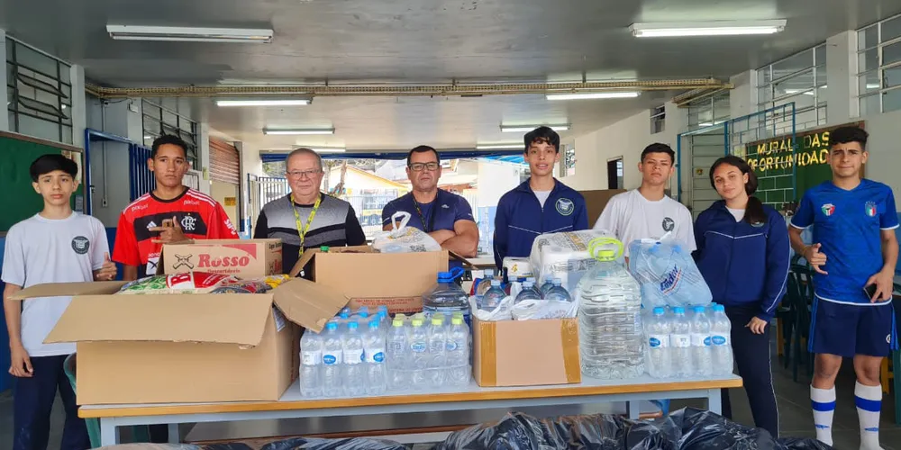 Foram divulgados vídeos dos alunos pedindo doações nas redes sociais e nos grupos dos pais