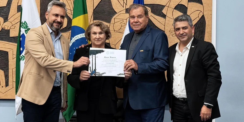 A cerimônia de entrega da menção ocorreu na Câmara Municipal de Ponta Grossa