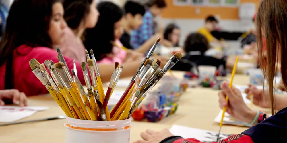 As crianças podem aproveitar o recesso escolar.