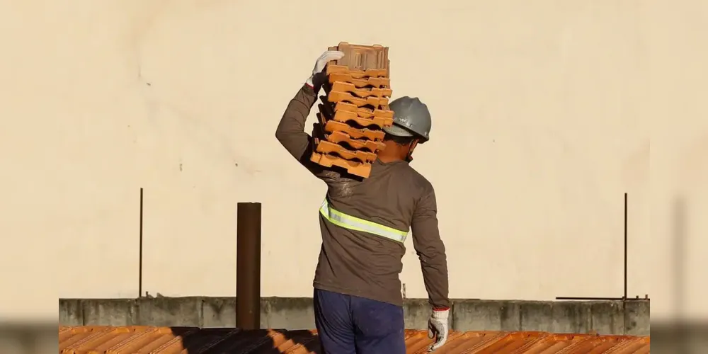 Construtora terá que indenizar profissional demitido após um dia de trabalho