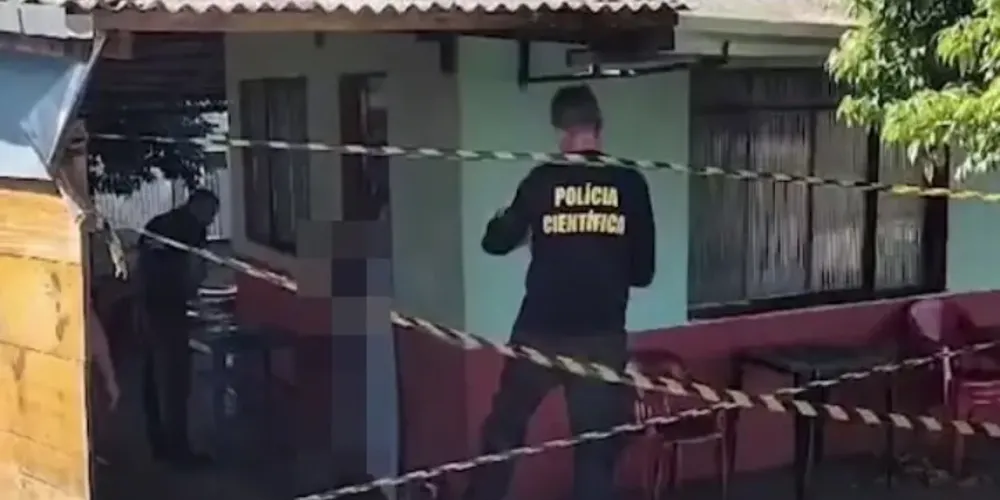 A Polícia Militar foi acionada e isolou a área até a chegada das autoridades competentes