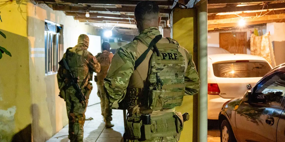 Operação conjunta da PRF e PCPR mira rede de tráfico de drogas na Grande Curitiba