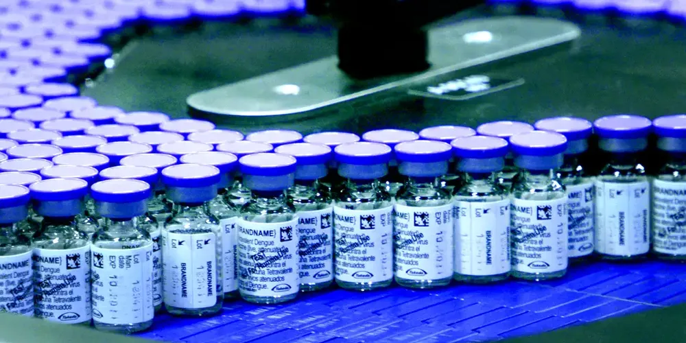 Com doses quase vencendo, Saúde amplia vacinação contra dengue