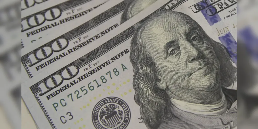 O dólar comercial encerrou essa segunda-feira (9) vendido a R$ 6,082