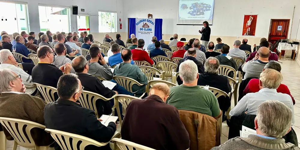 A reunião foi bastante prestigiada pelos padres e, especialmente, por diáconos