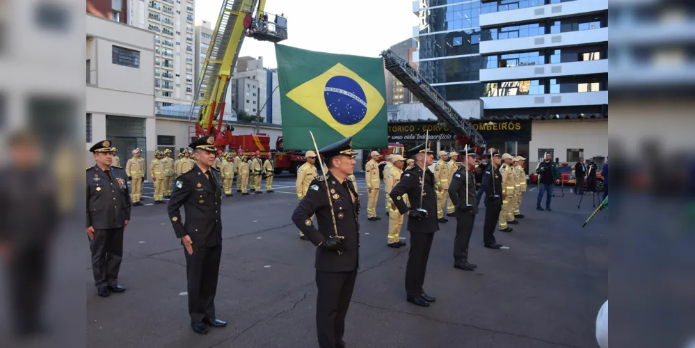 Cerimônia também teve a primeira apresentação da banda do Corpo de Bombeiros