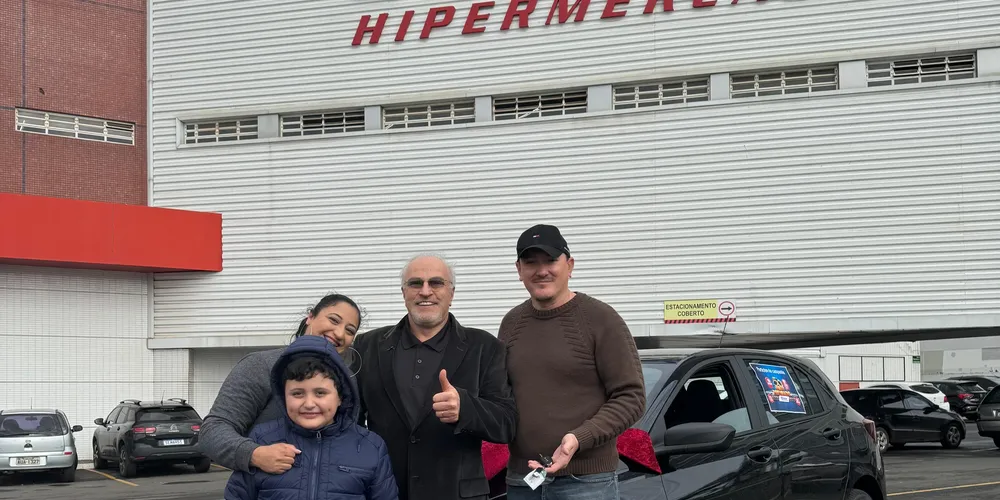 Família recebeu o prêmio nesta quinta-feira (11)