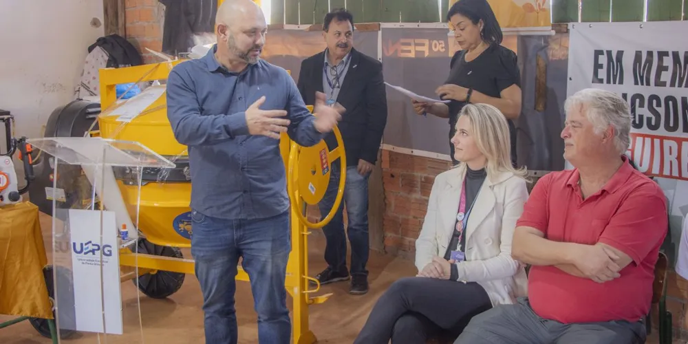 Os equipamentos serão utilizados para a construção de moradias para as famílias que ocupam a região e também para toda a urbanização do espaço