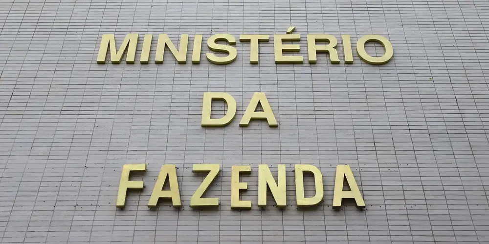 O Ministério informou que uma portaria editada pela pasta no fim de junho adiou, para 28 de outubro, o prazo para a conclusão do sistema