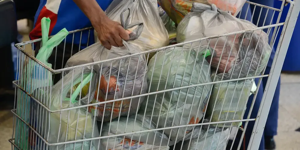 A cebola teve o maior aumento (17,45%), enquanto o tomate apresentou a maior queda (40,08%)