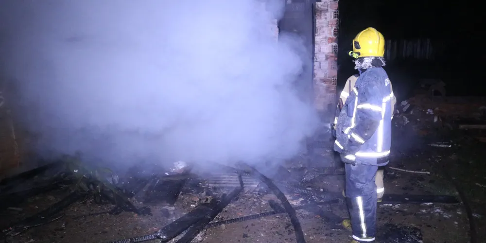 Corpo de Bombeiros foi acionado por volta das 05h desta quarta-feira (26)