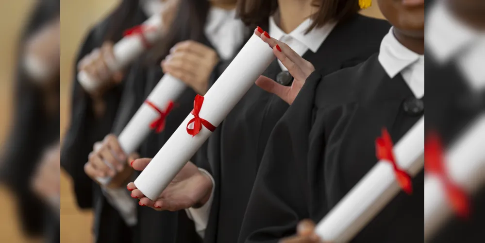 Presidente da comissão de formatura enganou os seus colegas de classe