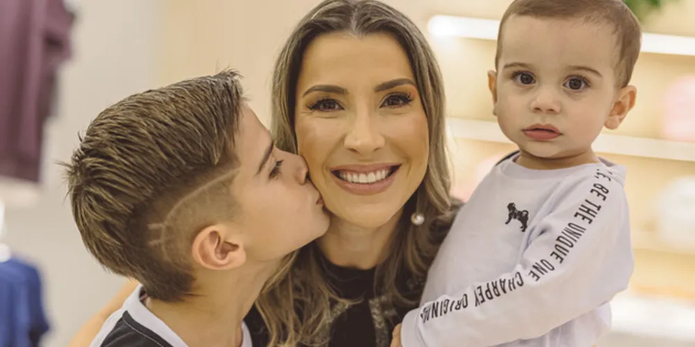 Ana Carolina Tratz Degraf e seus filhos.