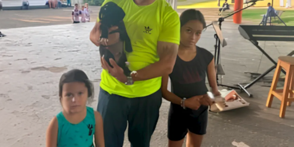 A criançada se divertiu com cama elástica e desenhos para pintar