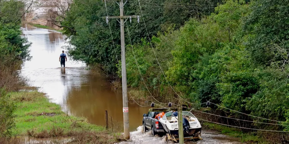 Nível do Jacuí que desemboca no Guaíba ainda sobe no Centro do Estado e alaga áreas de Eldorado do Sul
