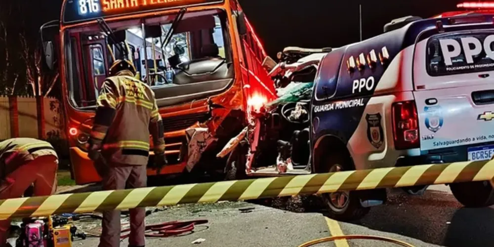 O acidente aconteceu por volta das 22h30, na Rua Professor Francisco Basseti Júnior