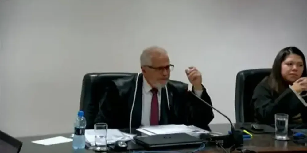 A OAB-PR argumenta que o desembargador vem apresentando conduta incompatível com o exercício do cargo