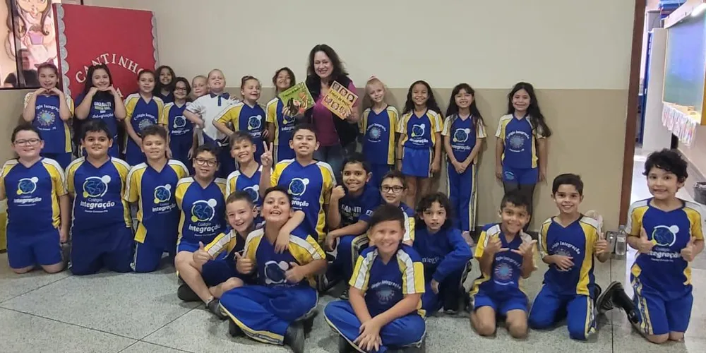 Um momento especial para os alunos foi a visita da escritora Jacqueline de Mattos, que respondeu a perguntas e contou um pouco de sua trajetória