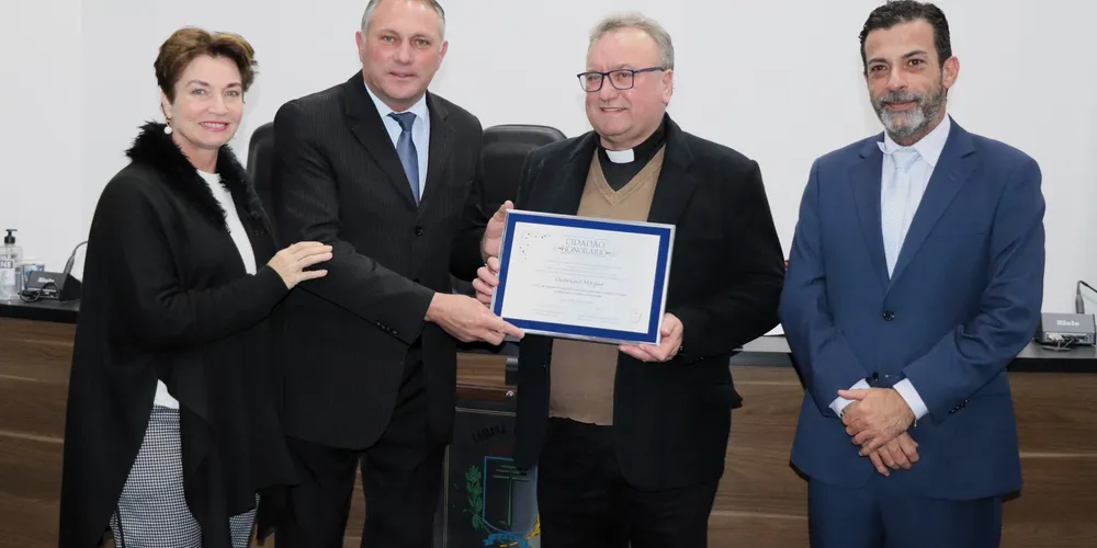 O vereador Helio também explicou que o Título de Cidadão Honorário simboliza uma adoção oficial