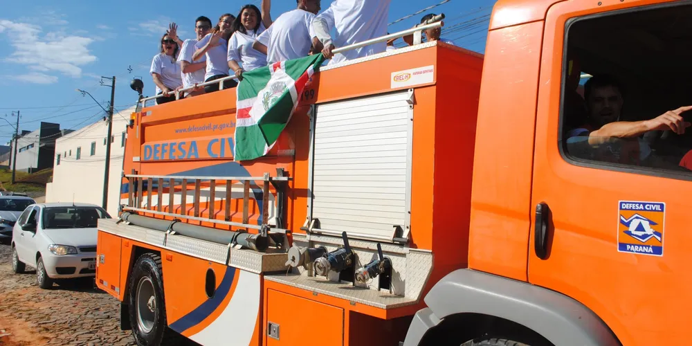 A concentração ocorreu em frente ao Centro Municipal de Cultura da (SEMECEL)
