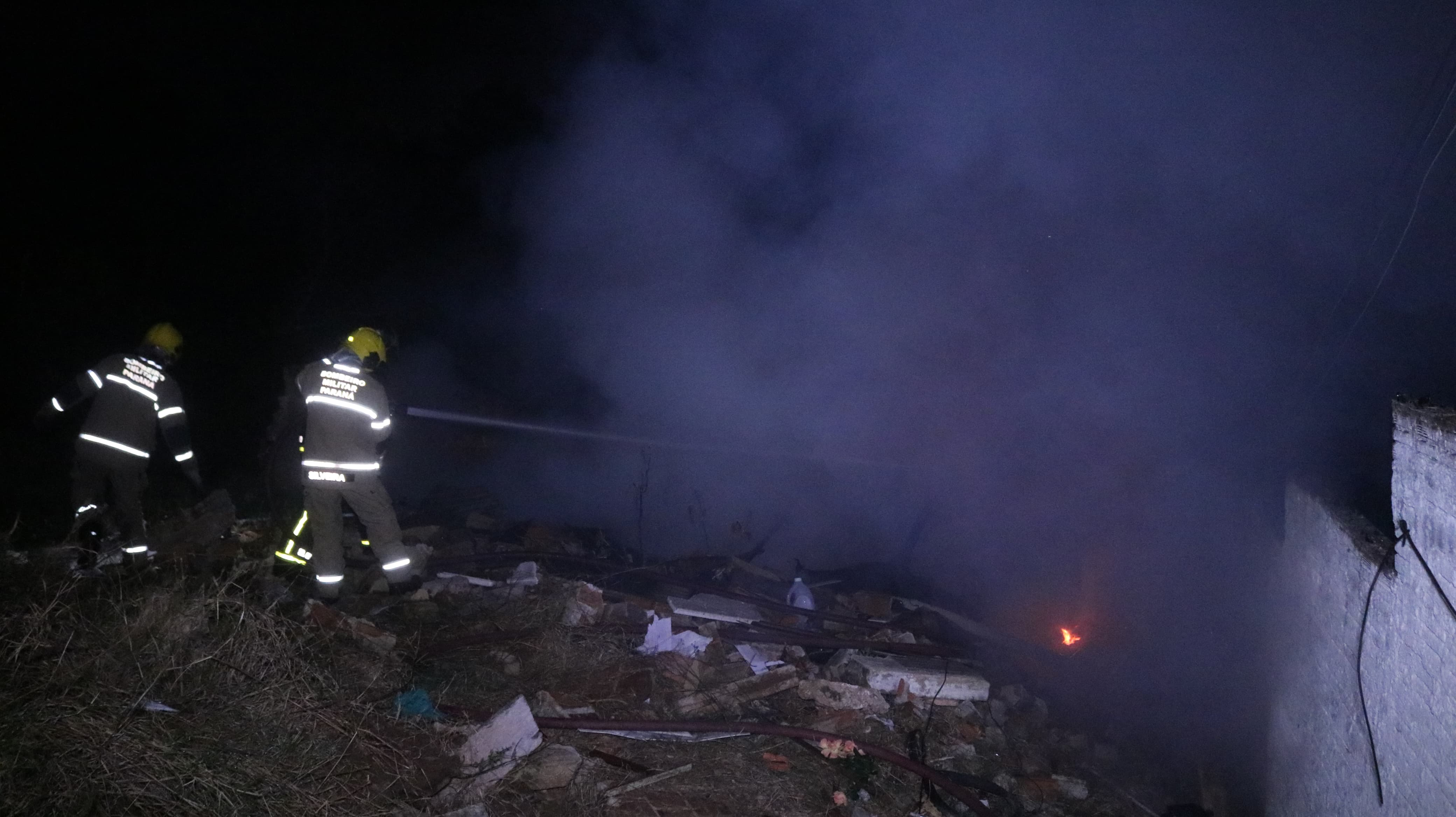 Corpo de Bombeiros foi acionado para conter as chamas