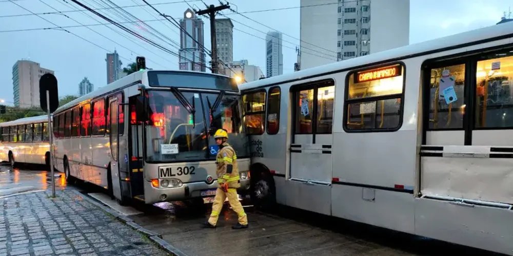 Acidente aconteceu na manhã desta segunda-feira (27)