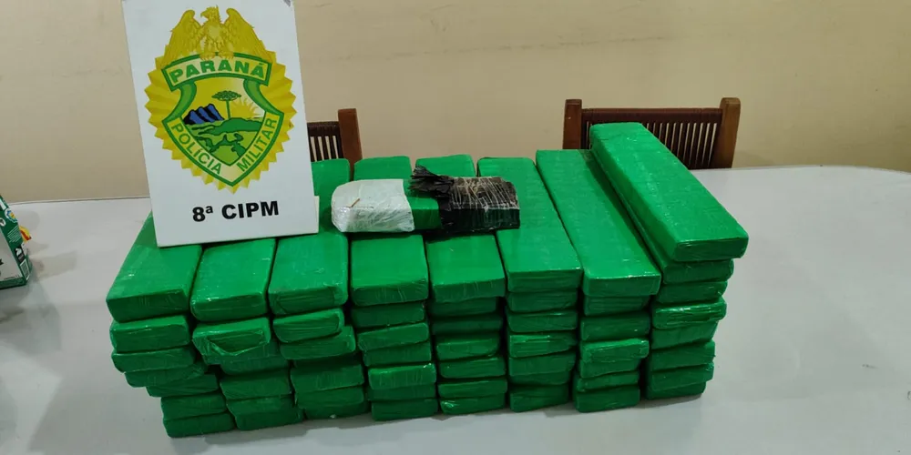 Eles estavam transportando 49,7kg de maconha