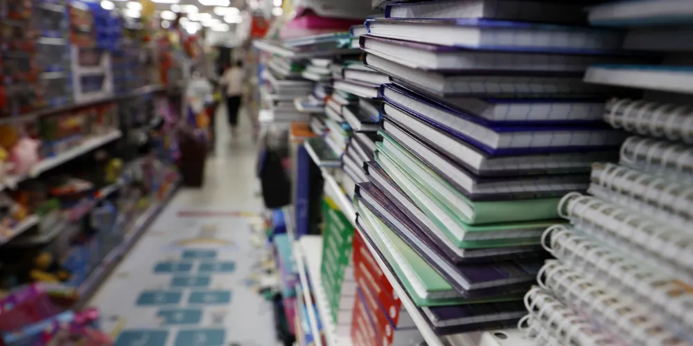 Rede estadual do Paraná arrecada material escolar para o Rio Grande do Sul