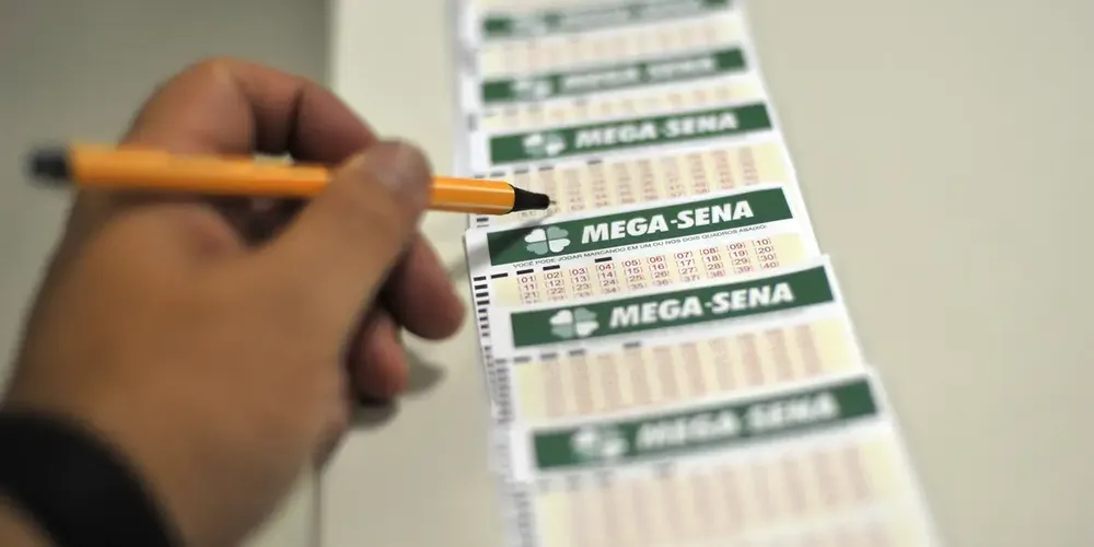 O jogo simples, com seis números marcados, custa R$ 5