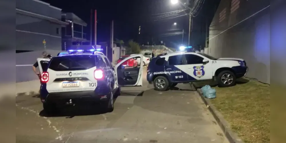 Mulher presencia morte a facadas de pai de seus filhos em Curitiba; crime aconteceu na residência do casal