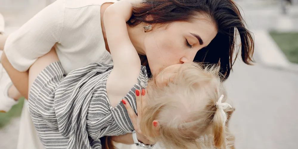 Toque é importante não somente para bebês, mas também para adultos