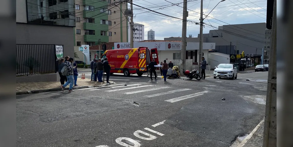 Carro e moto colidem na região central de PG na manhã deste sábado (29)