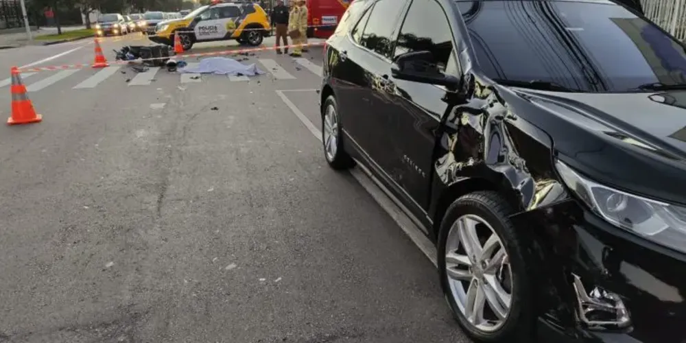 Um dos envolvidos teria furado o sinal vermelho; viatura pertence ao Batalhão de Polícia Rodoviária
