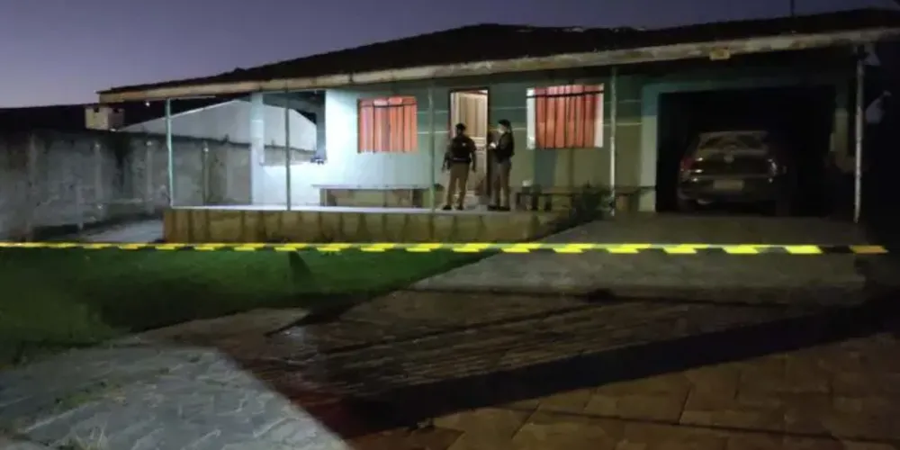 Mãe fica desesperada ao encontrar filha morta a facadas em Alm. Tamandaré