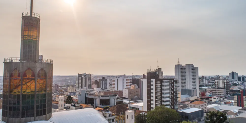 Em Ponta Grossa, a máxima chega aos 23º C, enquanto a mínima será de 9º C